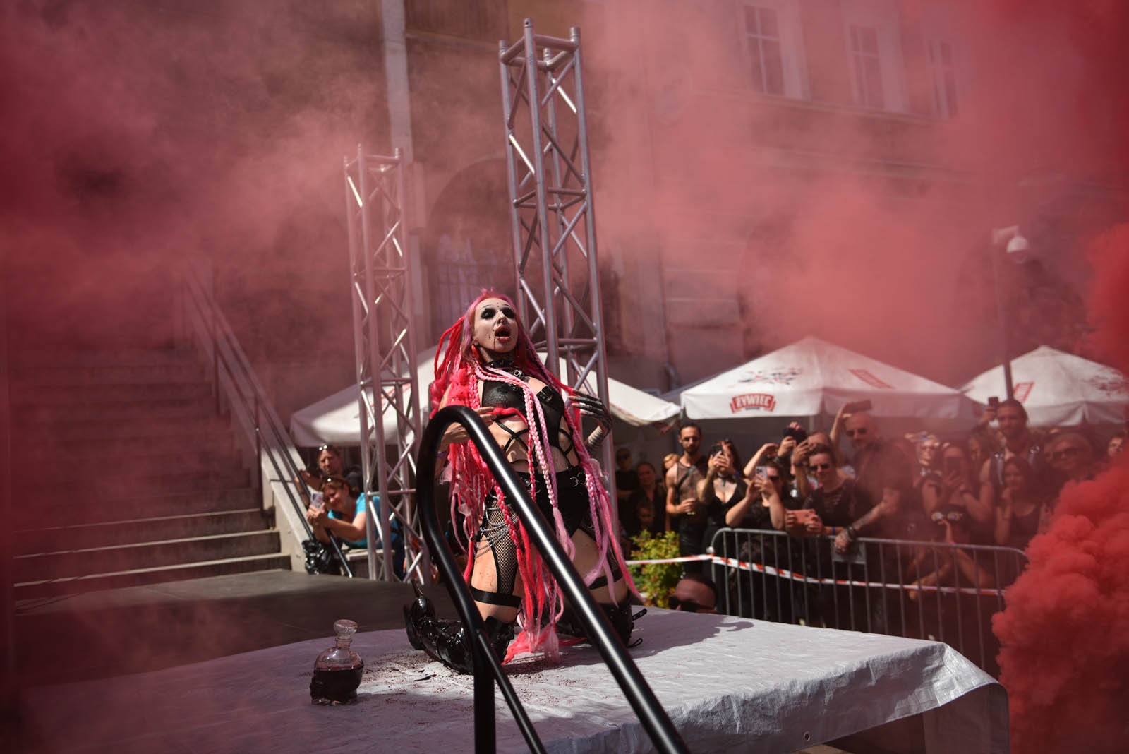Castle Party: Pokaz mody alternatywnej na rynku w Bolkowie