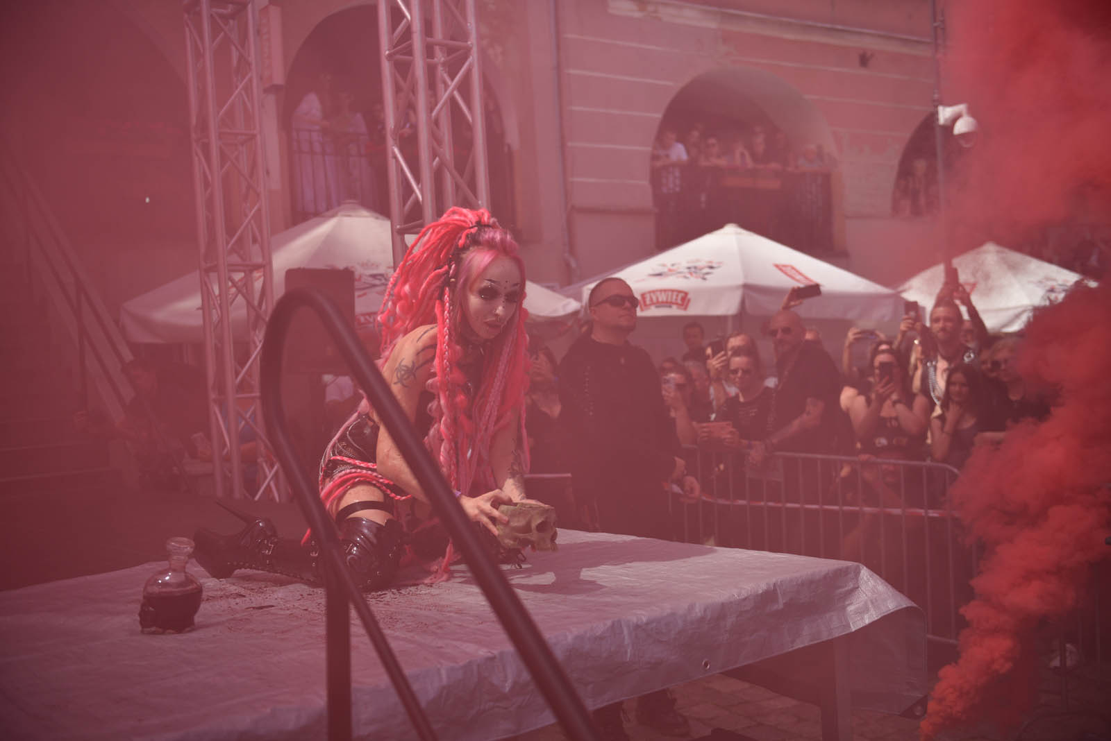 Castle Party: Pokaz mody alternatywnej na rynku w Bolkowie
