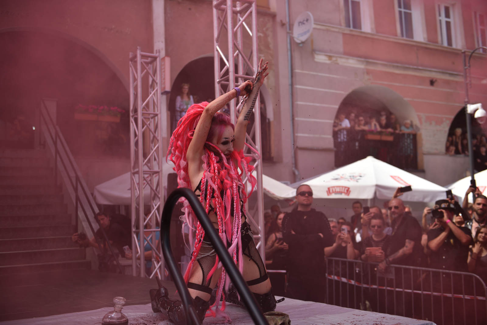 Castle Party: Pokaz mody alternatywnej na rynku w Bolkowie