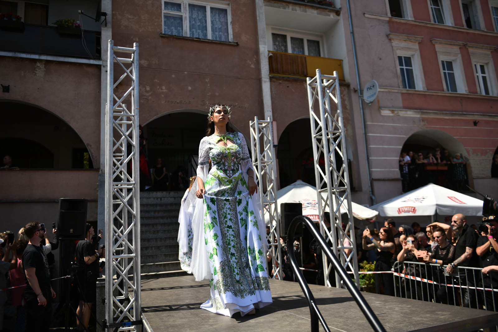 Castle Party: Pokaz mody alternatywnej na rynku w Bolkowie