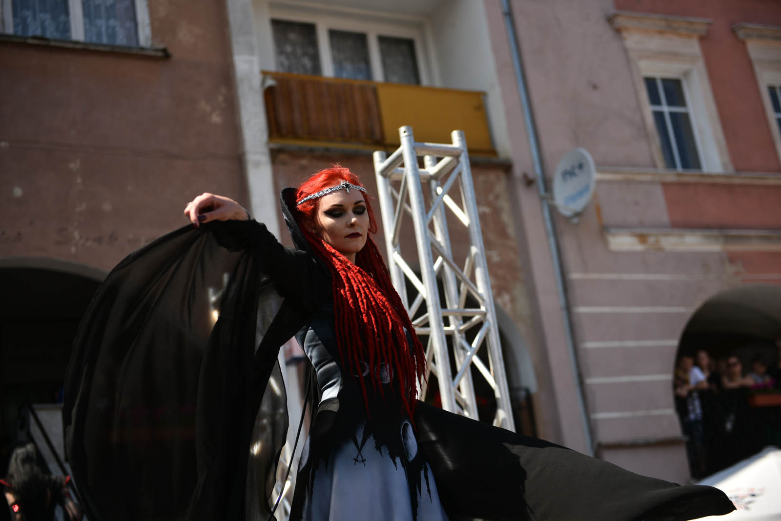 Castle Party: Pokaz mody alternatywnej na rynku w Bolkowie