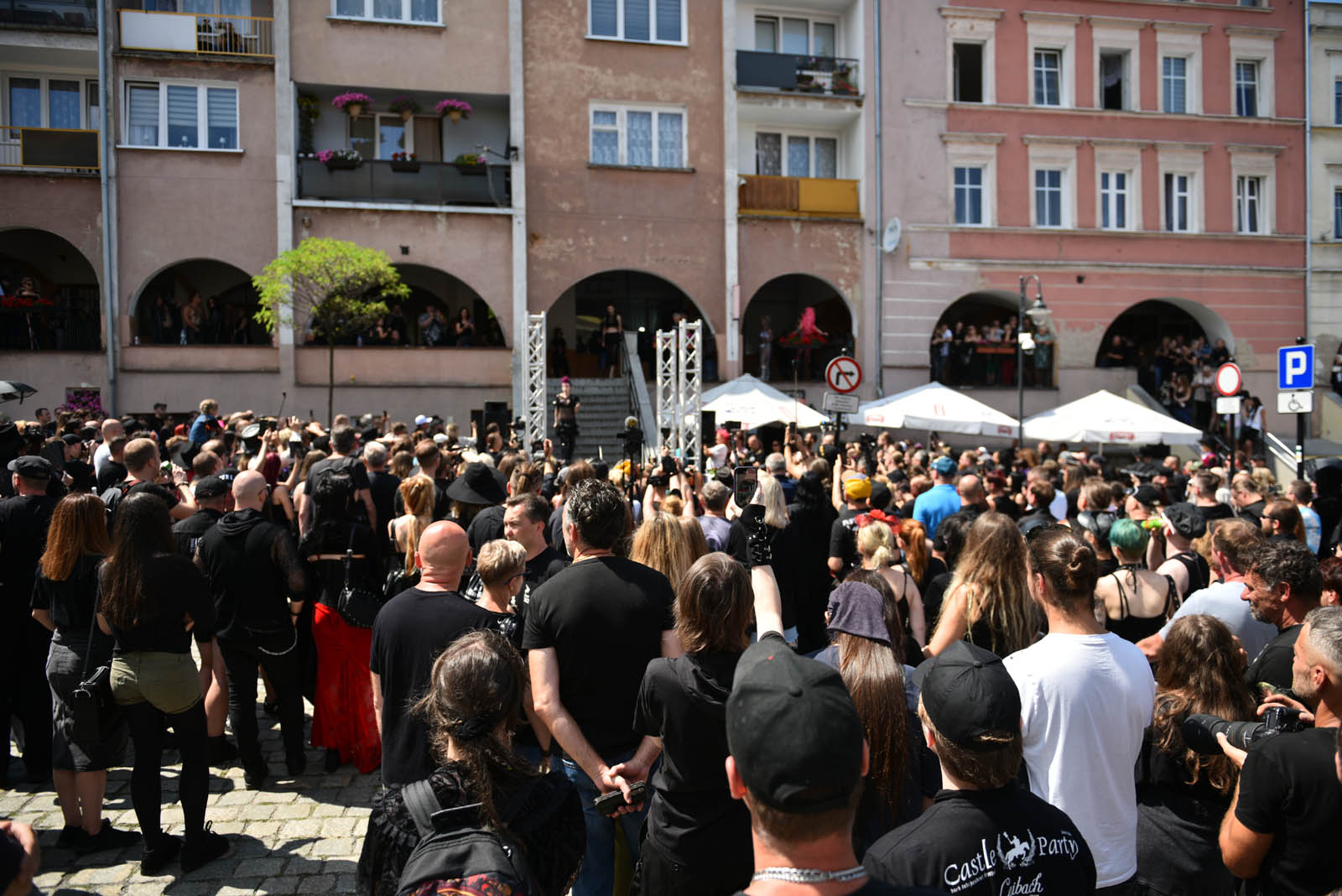 Castle Party: Pokaz mody alternatywnej na rynku w Bolkowie