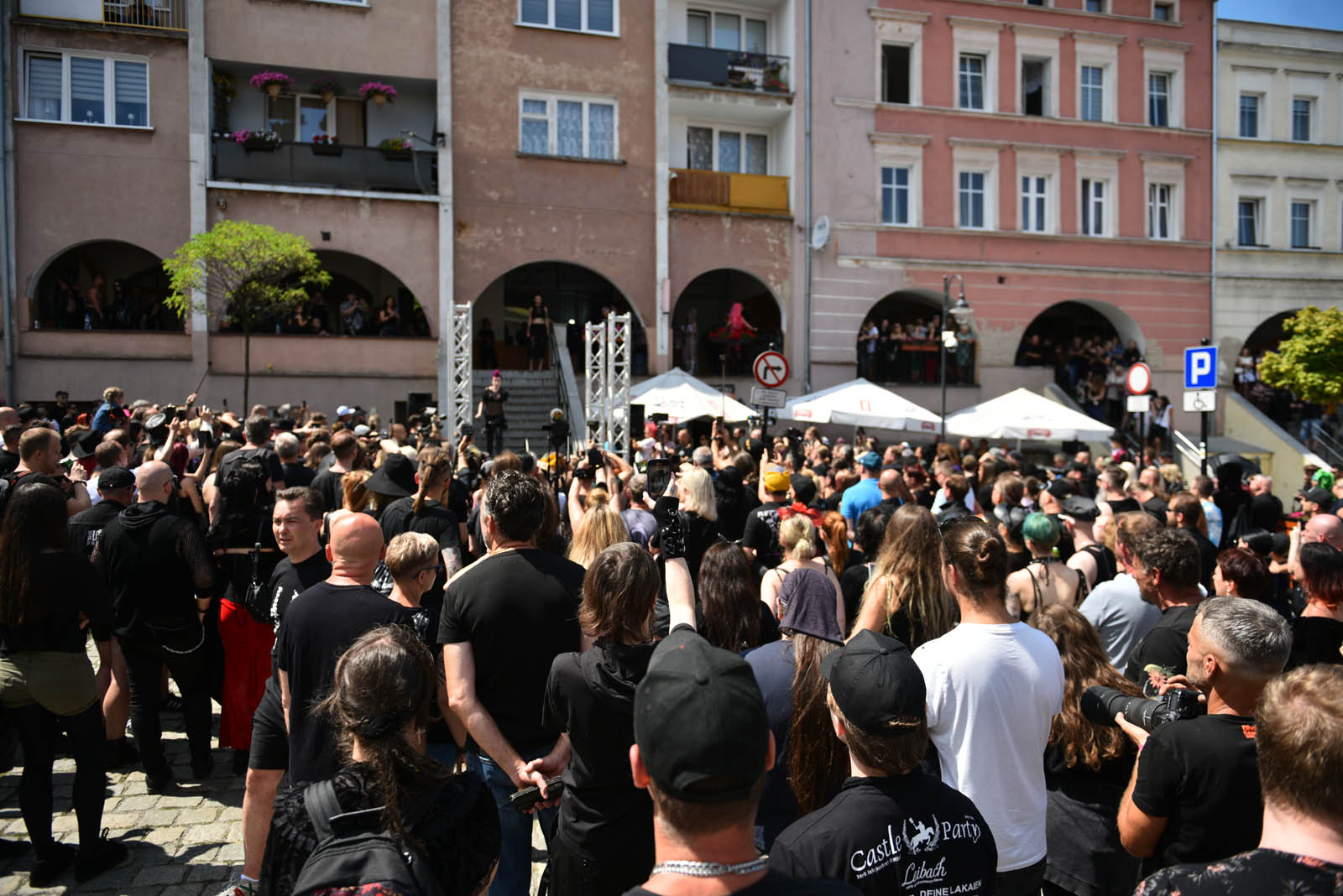 Castle Party: Pokaz mody alternatywnej na rynku w Bolkowie