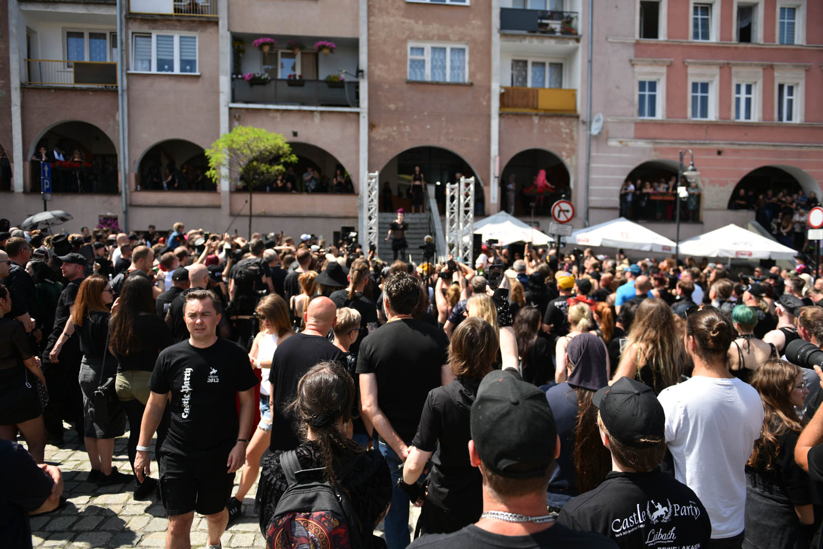 Castle Party: Pokaz mody alternatywnej na rynku w Bolkowie