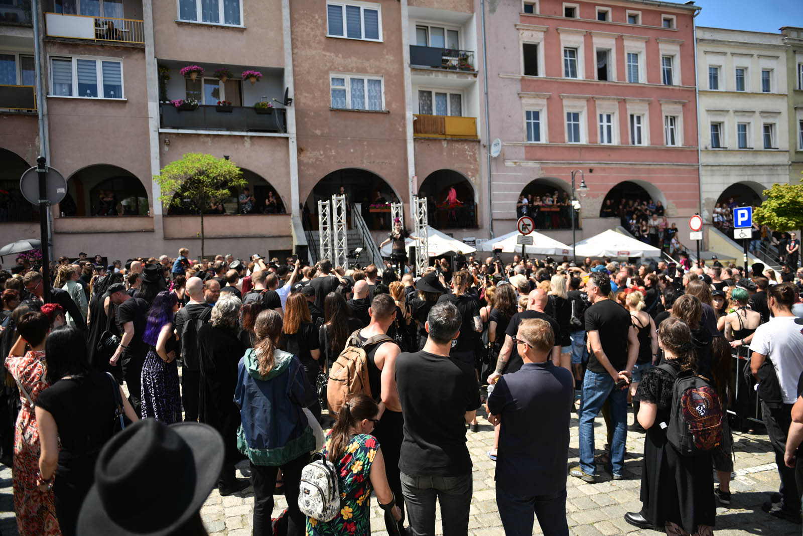Castle Party: Pokaz mody alternatywnej na rynku w Bolkowie