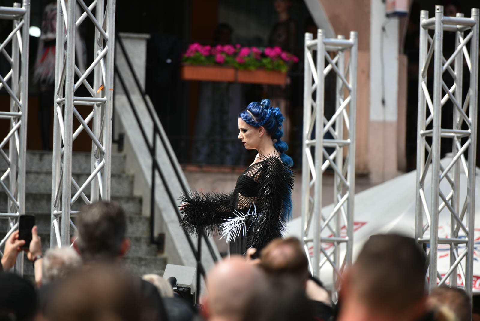 Castle Party: Pokaz mody alternatywnej na rynku w Bolkowie