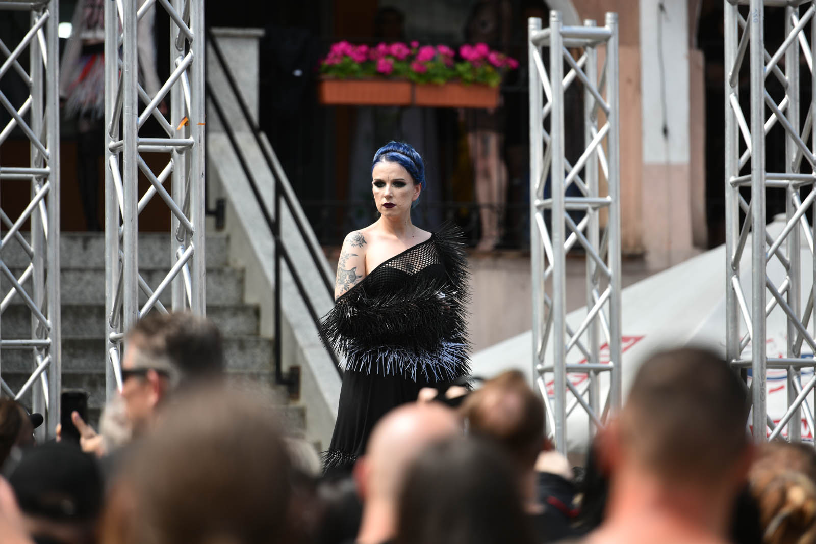 Castle Party: Pokaz mody alternatywnej na rynku w Bolkowie