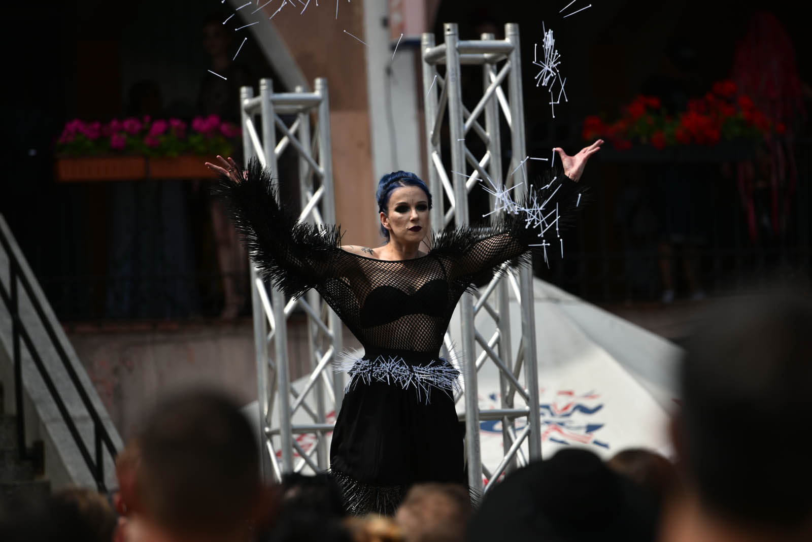 Castle Party: Pokaz mody alternatywnej na rynku w Bolkowie