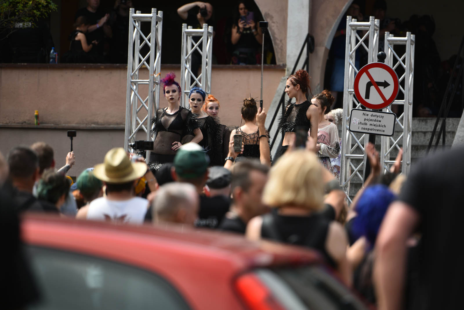 Castle Party: Pokaz mody alternatywnej na rynku w Bolkowie