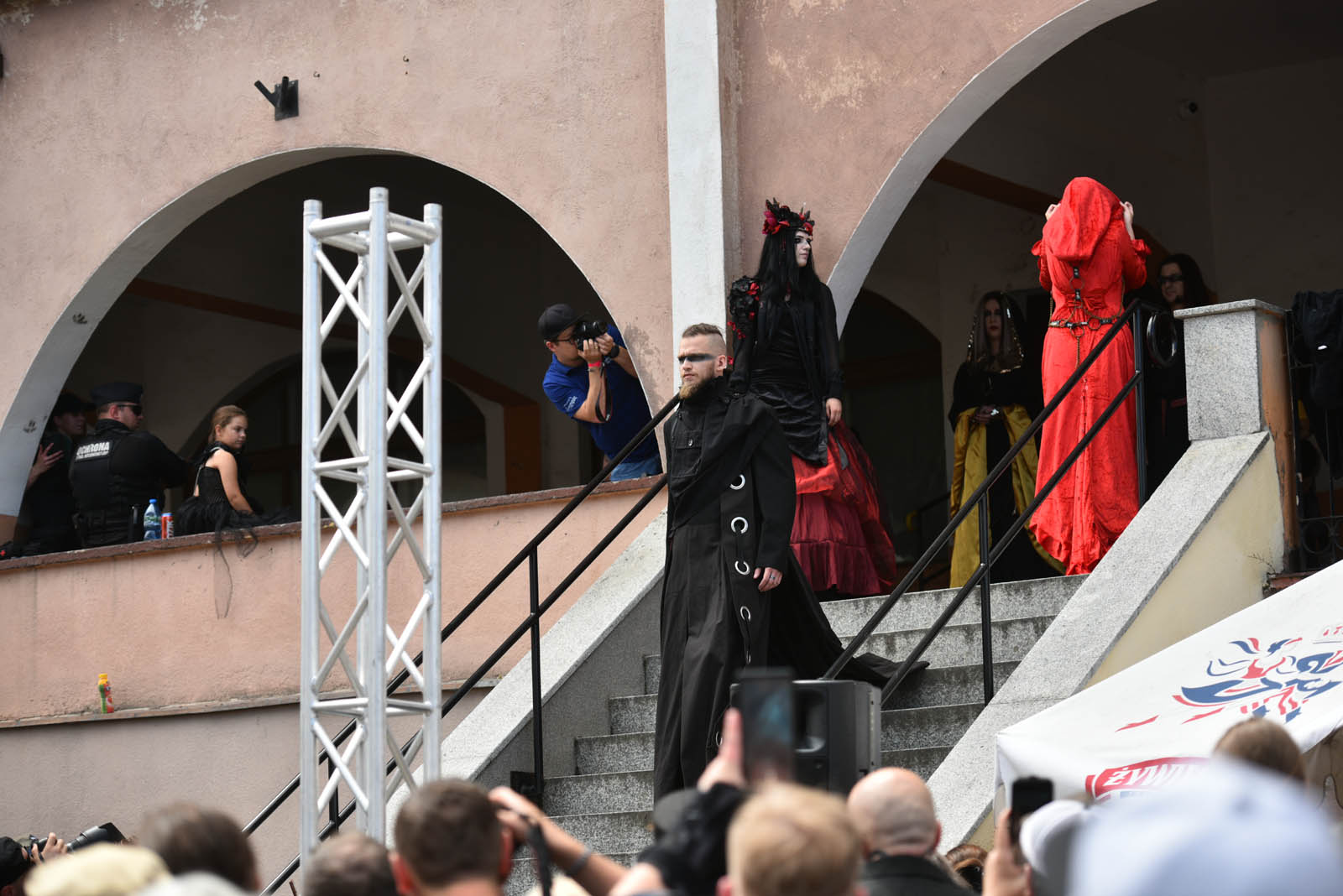 Castle Party: Pokaz mody alternatywnej na rynku w Bolkowie