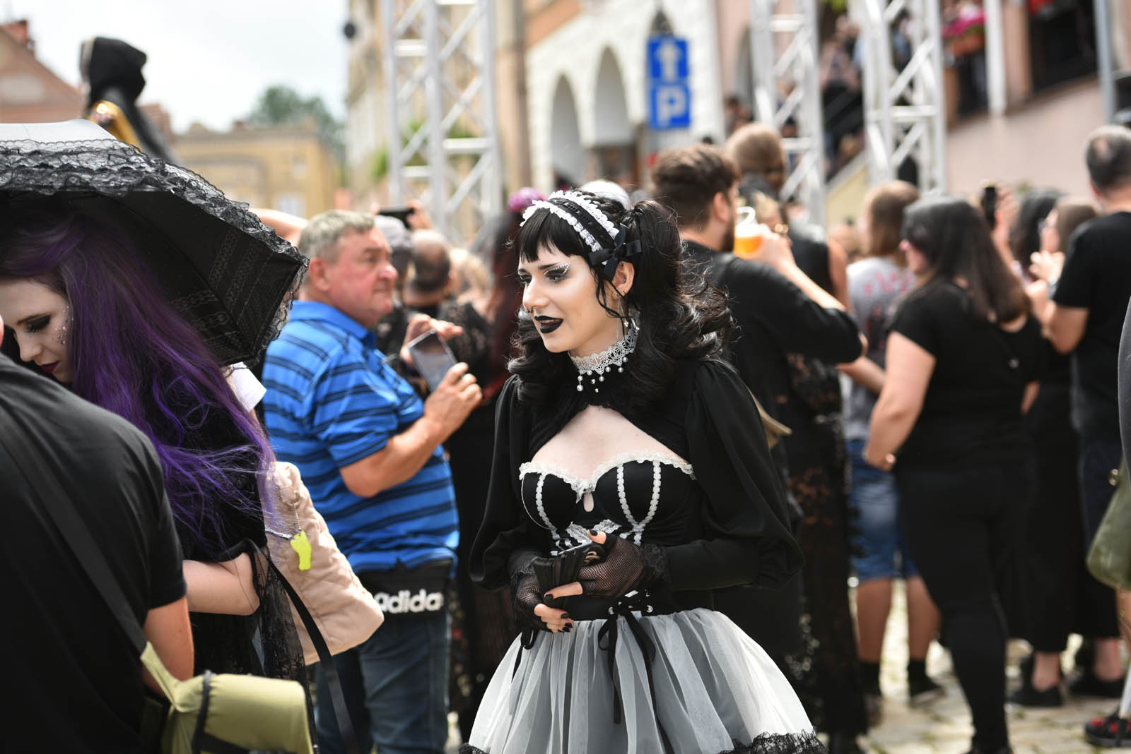 Castle Party: Pokaz mody alternatywnej na rynku w Bolkowie