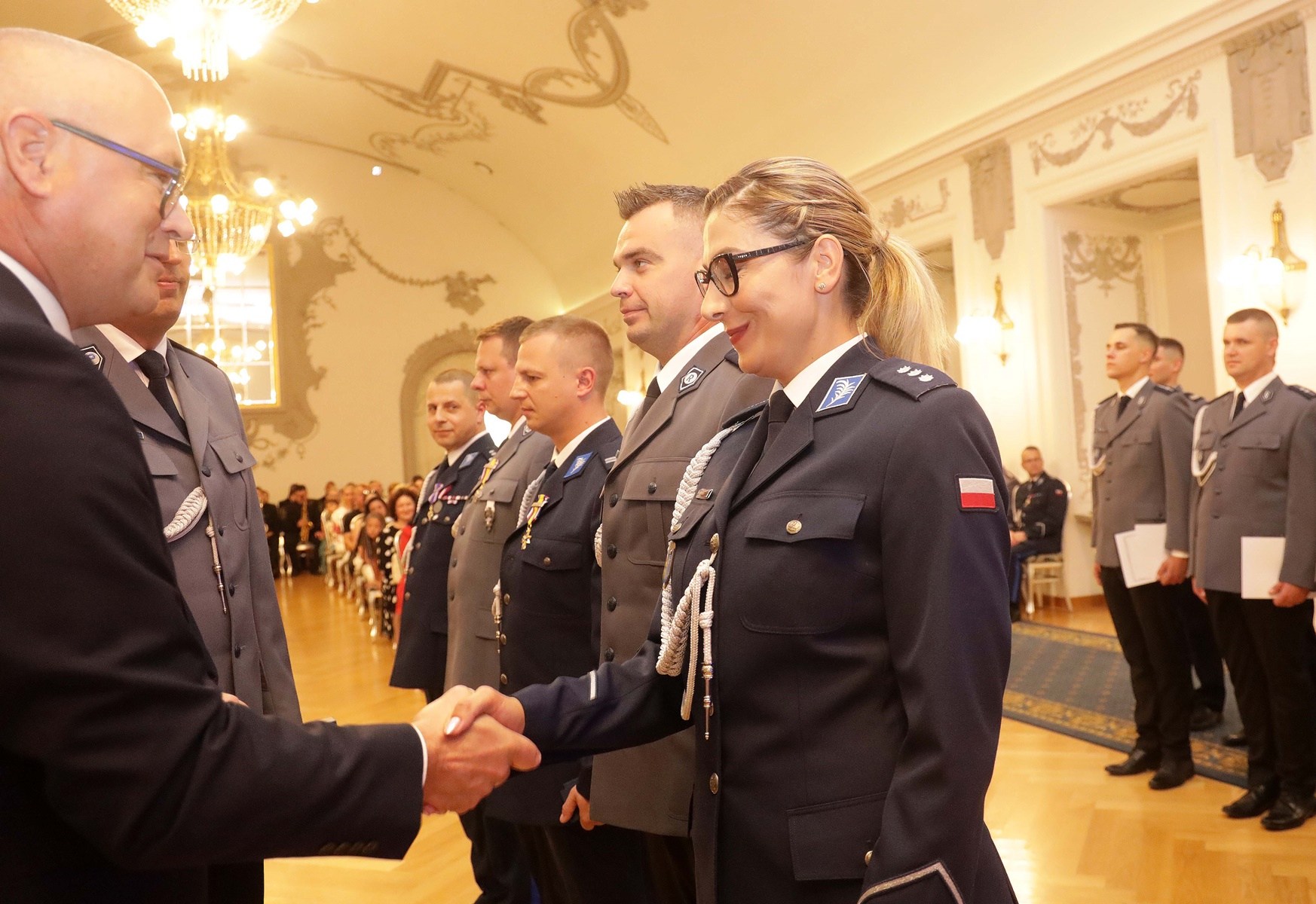 Awanse, odznaczenia i listy gratulacyjne dla policjantów