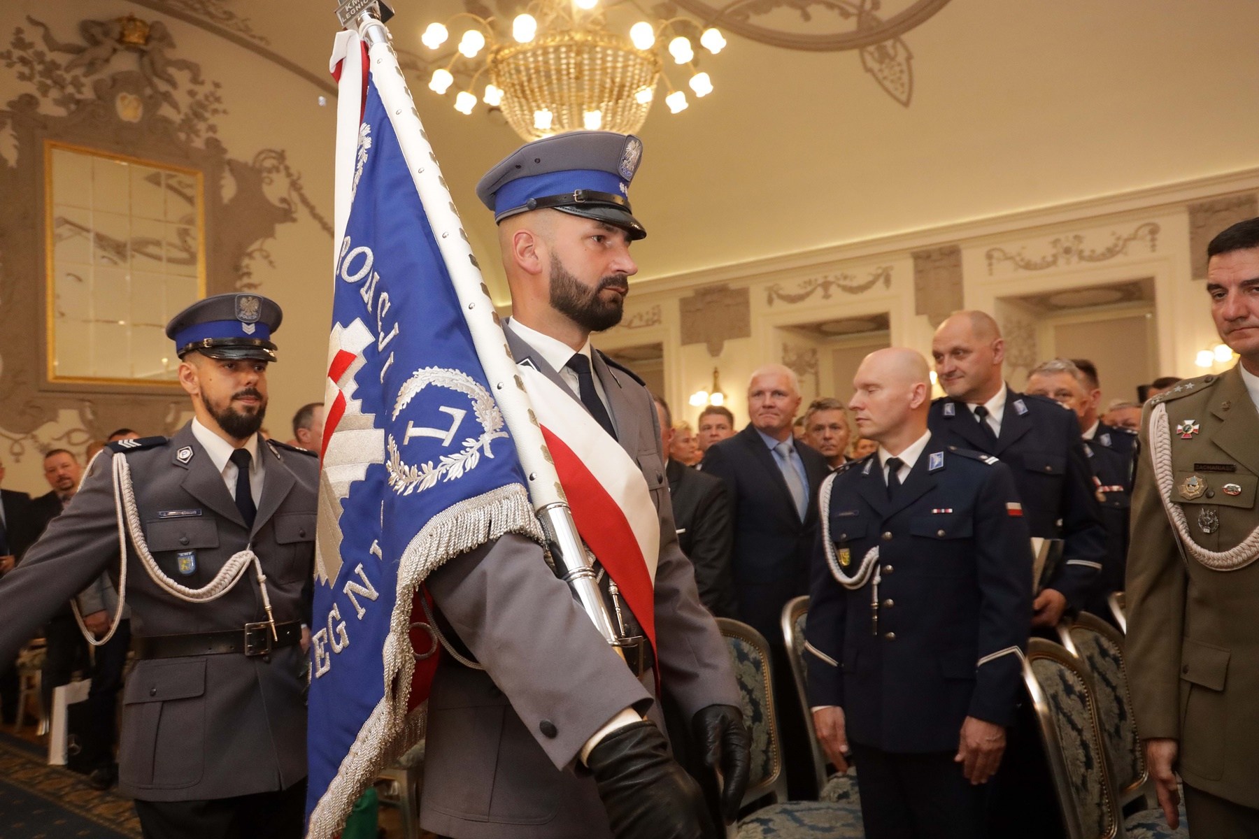 Awanse, odznaczenia i listy gratulacyjne dla policjantów
