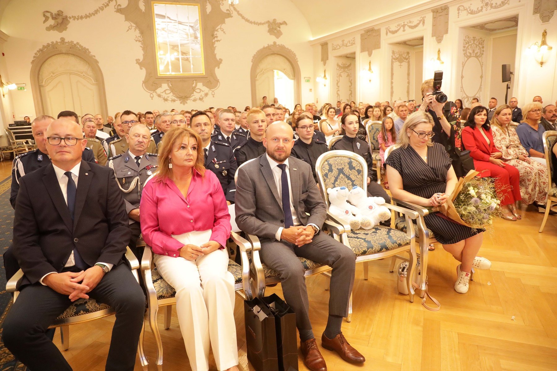 Awanse, odznaczenia i listy gratulacyjne dla policjantów