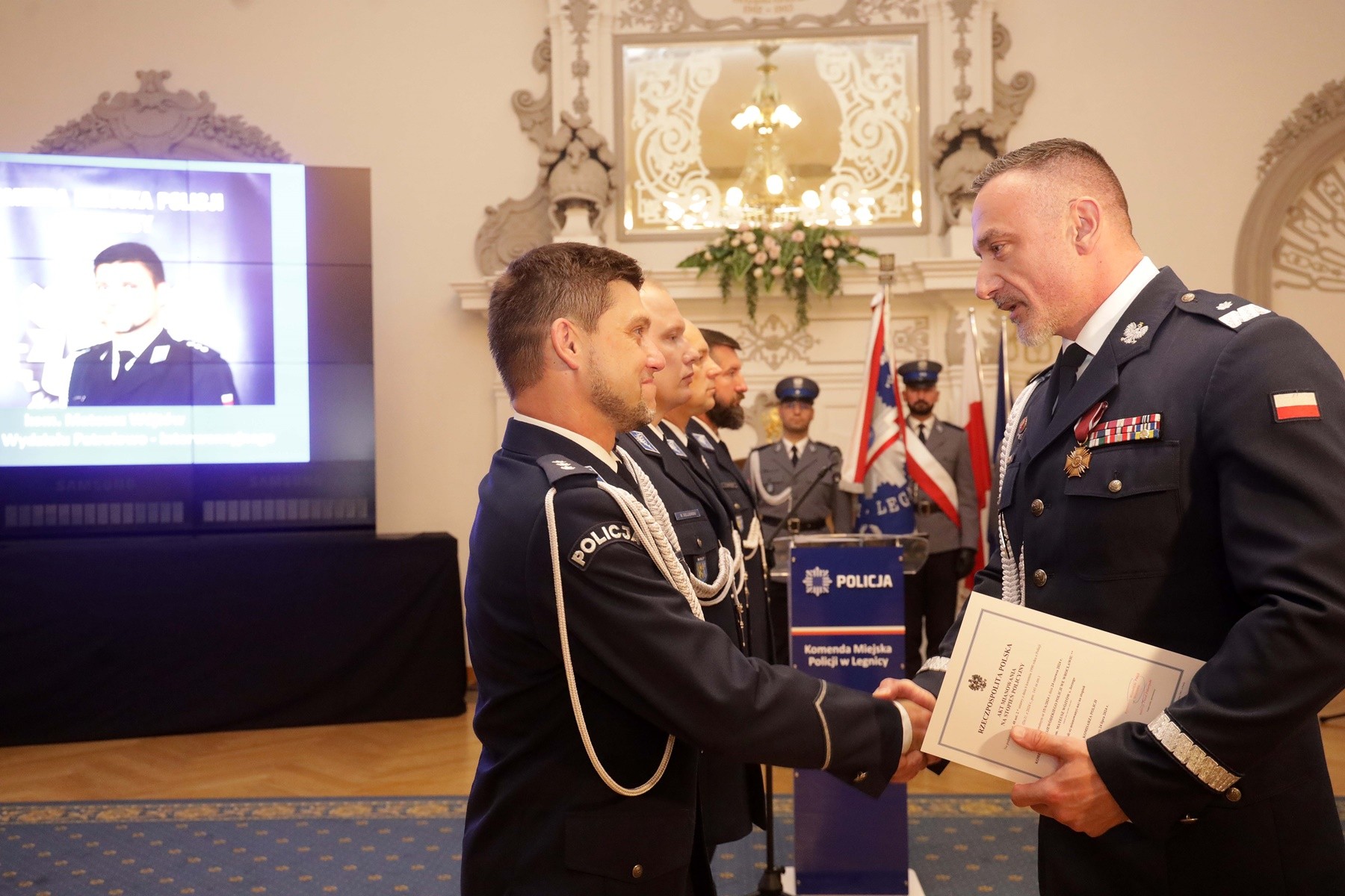 Awanse, odznaczenia i listy gratulacyjne dla policjantów