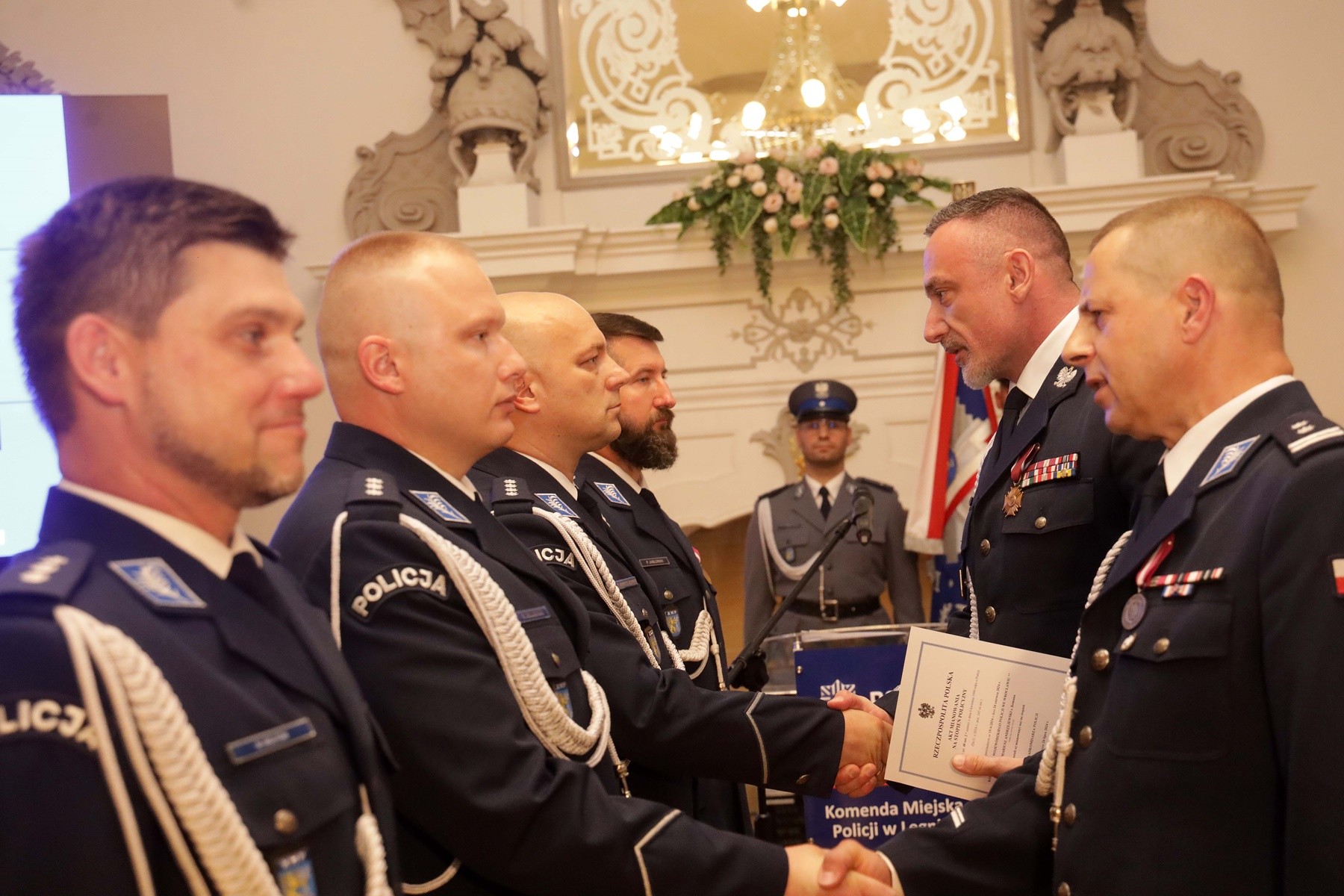 Awanse, odznaczenia i listy gratulacyjne dla policjantów
