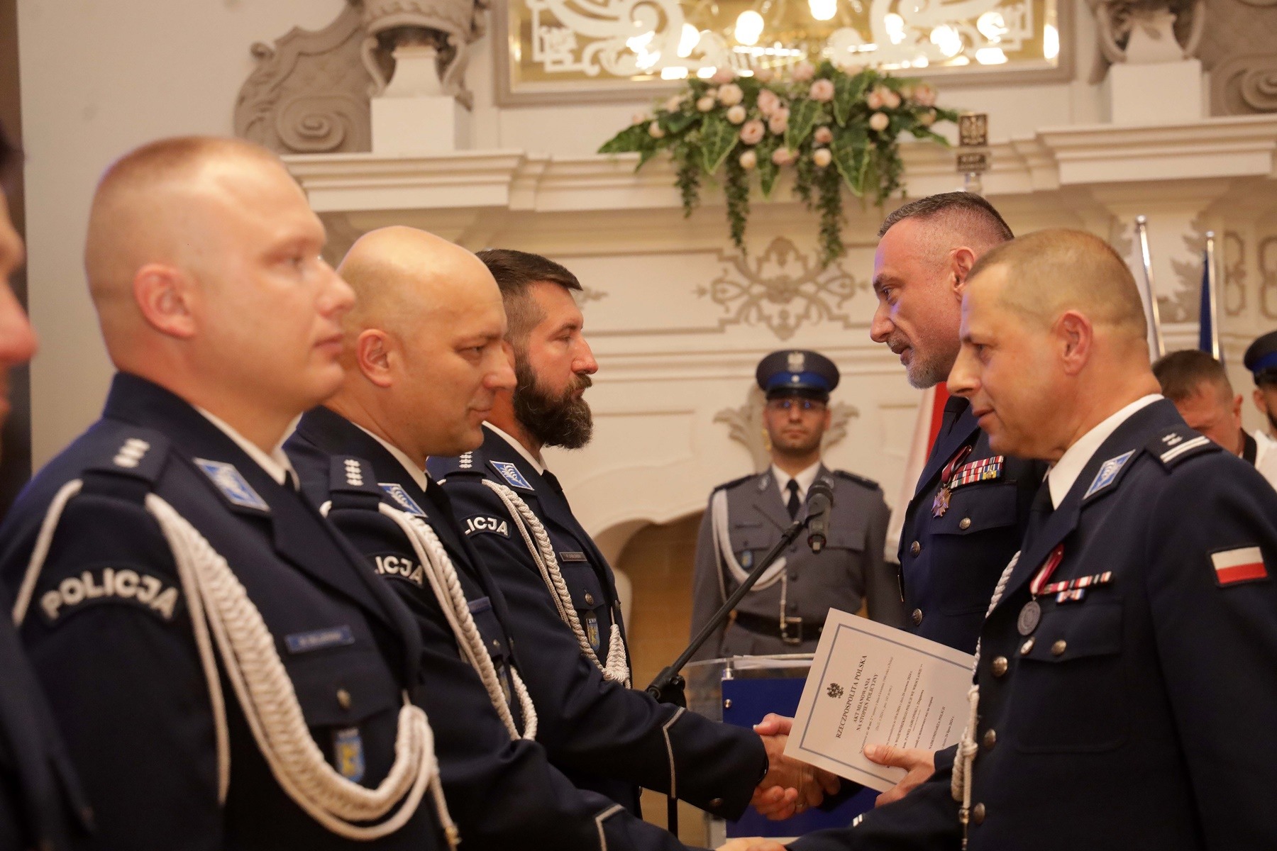 Awanse, odznaczenia i listy gratulacyjne dla policjantów