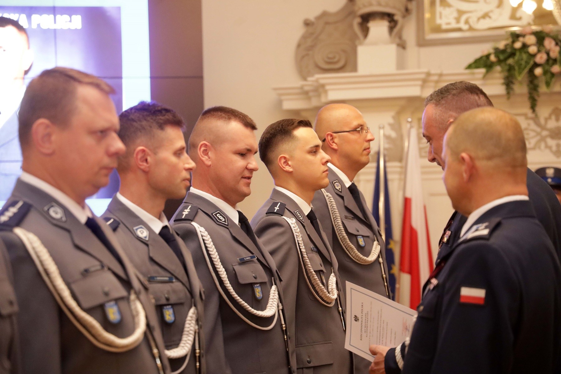 Awanse, odznaczenia i listy gratulacyjne dla policjantów