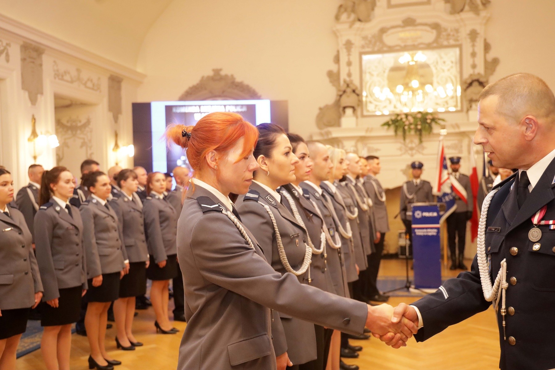 Awanse, odznaczenia i listy gratulacyjne dla policjantów