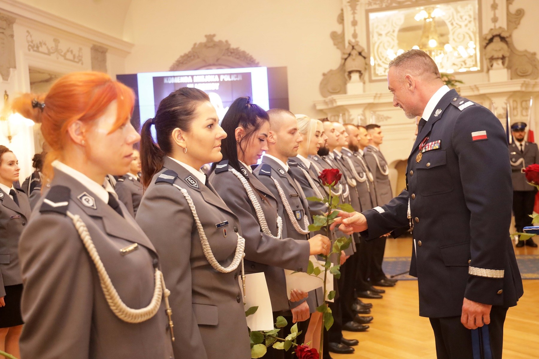 Awanse, odznaczenia i listy gratulacyjne dla policjantów