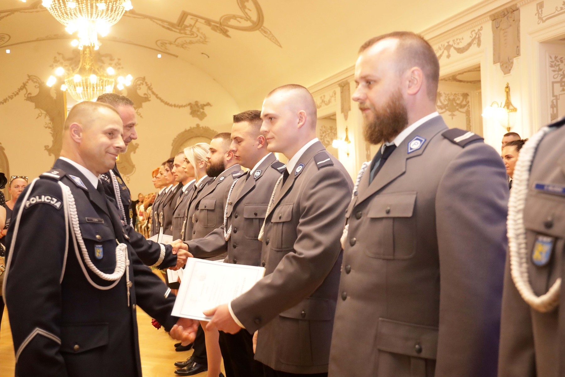 Awanse, odznaczenia i listy gratulacyjne dla policjantów