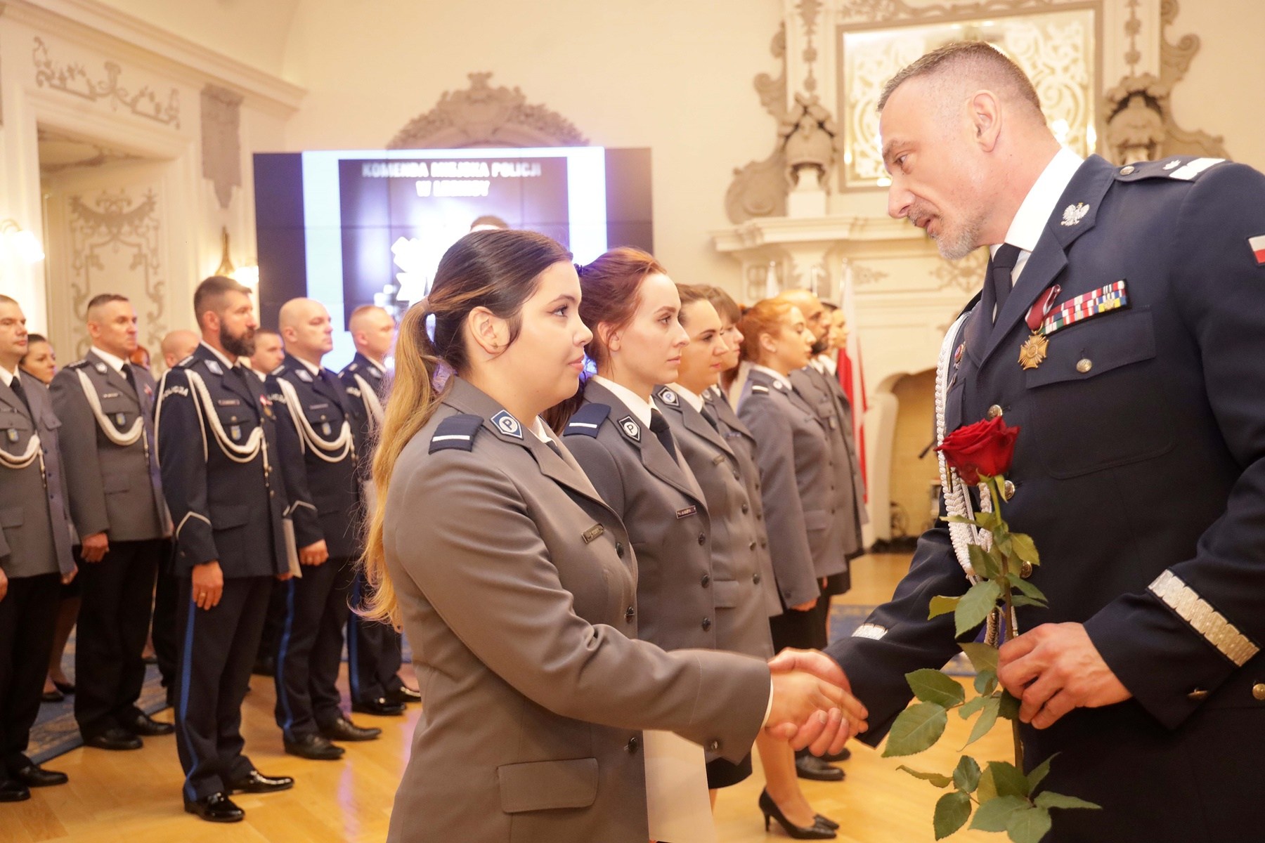 Awanse, odznaczenia i listy gratulacyjne dla policjantów