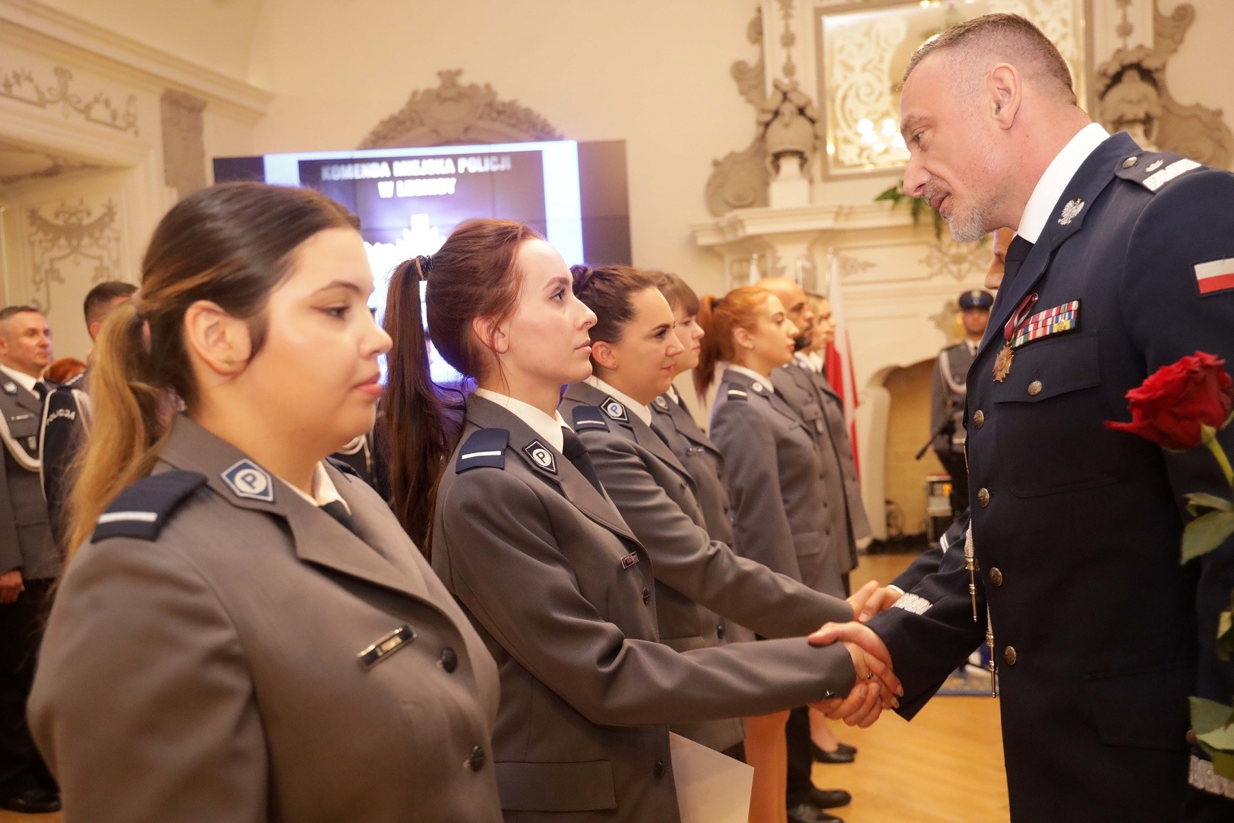 Awanse, odznaczenia i listy gratulacyjne dla policjantów