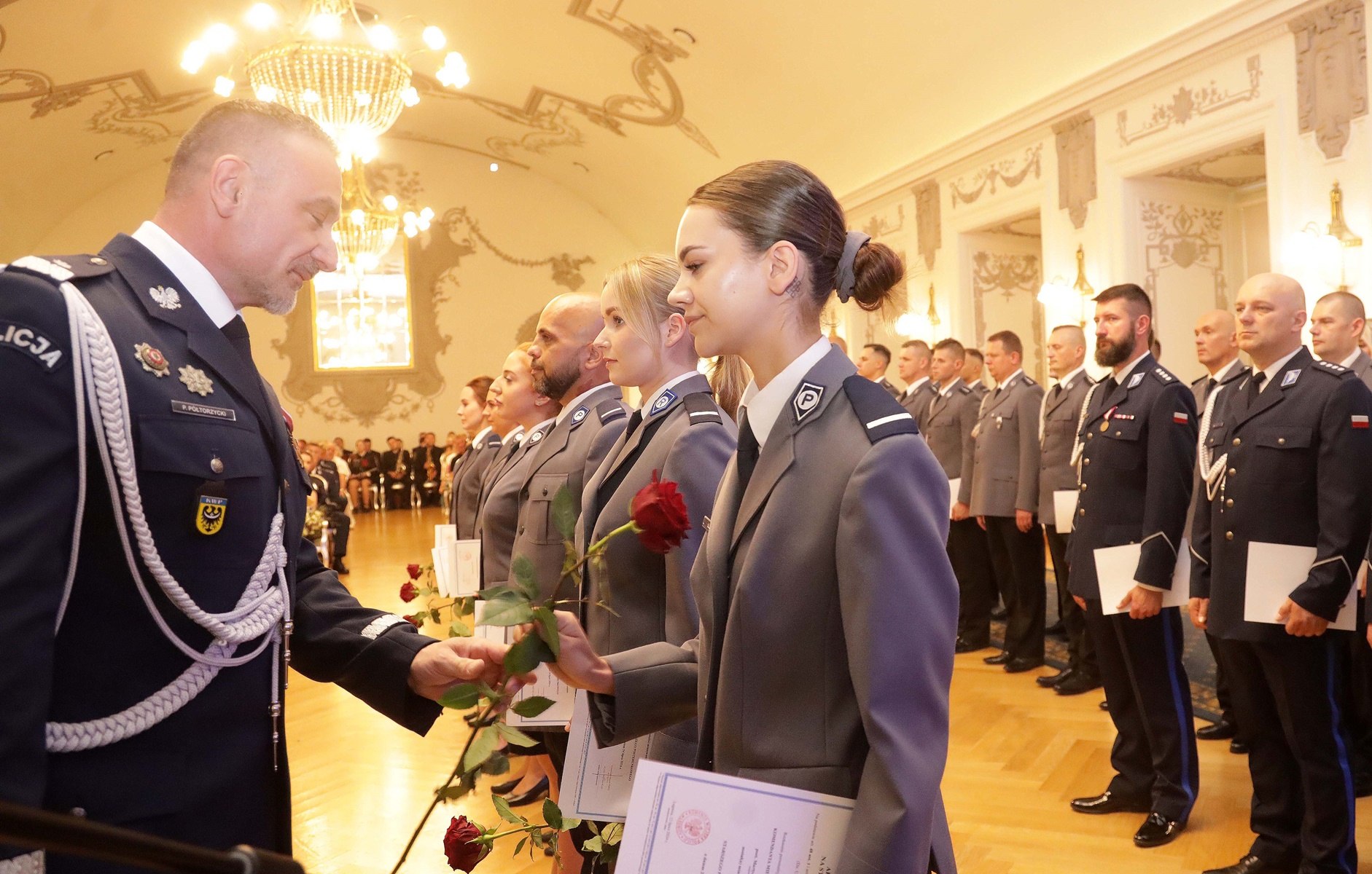 Awanse, odznaczenia i listy gratulacyjne dla policjantów