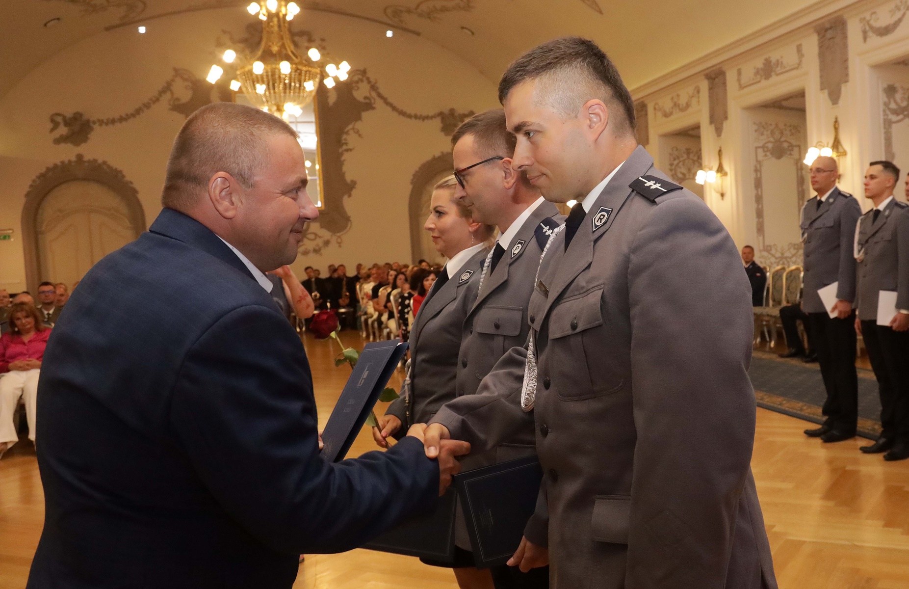 Awanse, odznaczenia i listy gratulacyjne dla policjantów