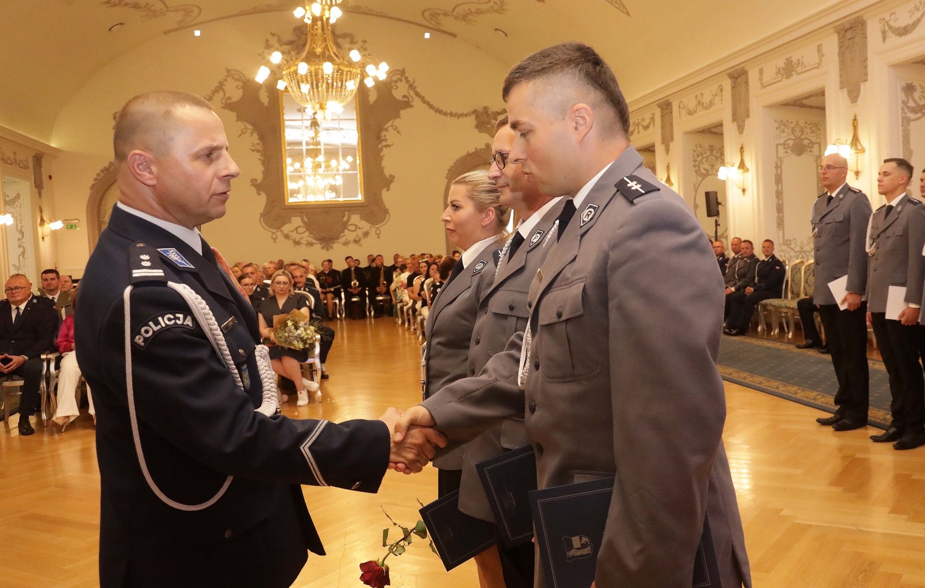 Awanse, odznaczenia i listy gratulacyjne dla policjantów