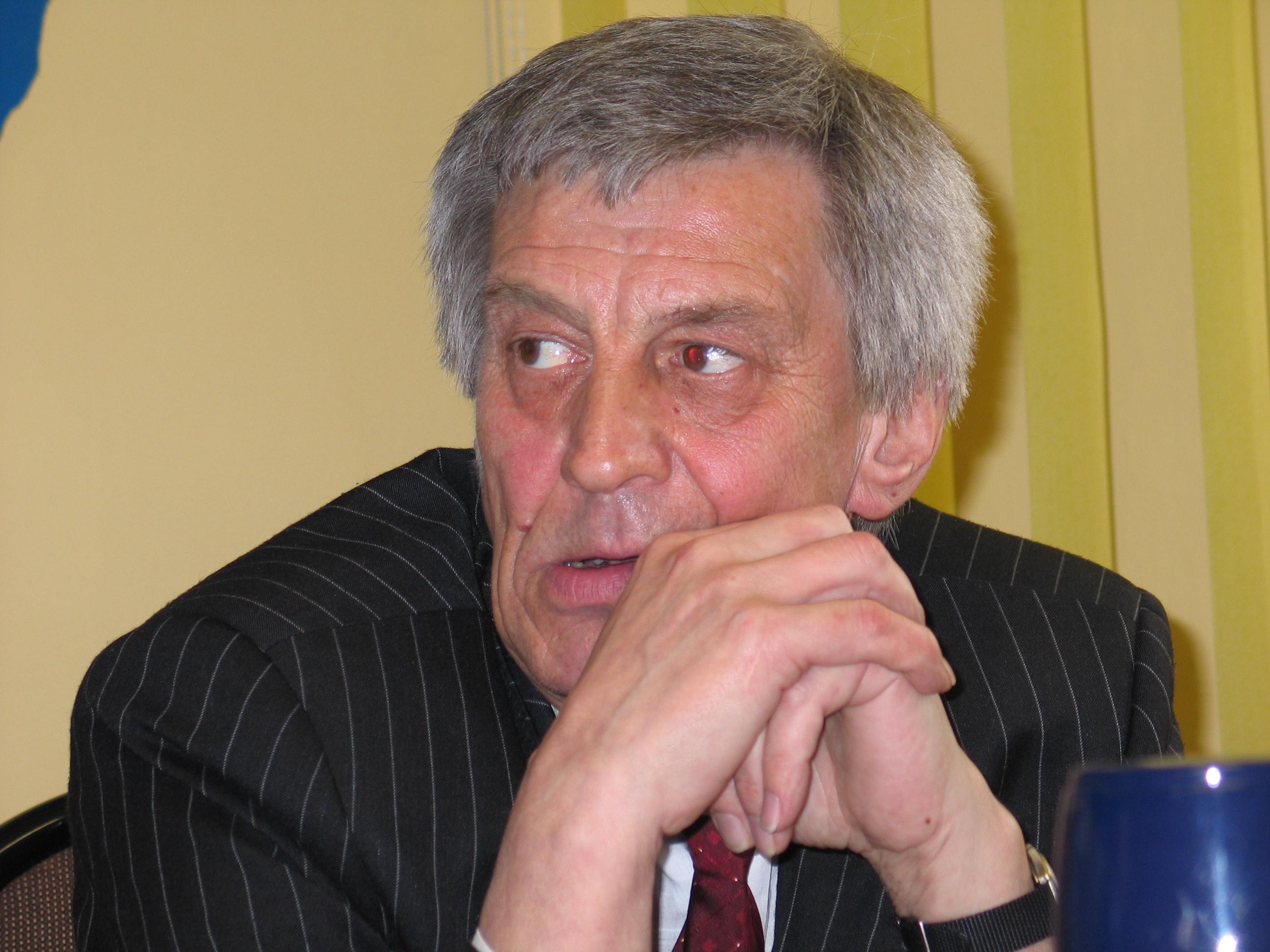 Kazimierz Hałaszyński i jego działalność w obiektywie Lca.pl