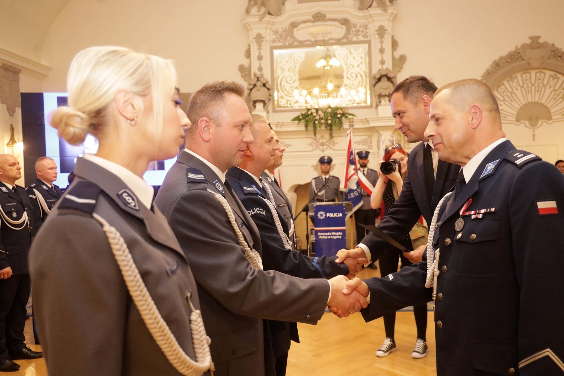 Awanse, odznaczenia i listy gratulacyjne dla policjantów