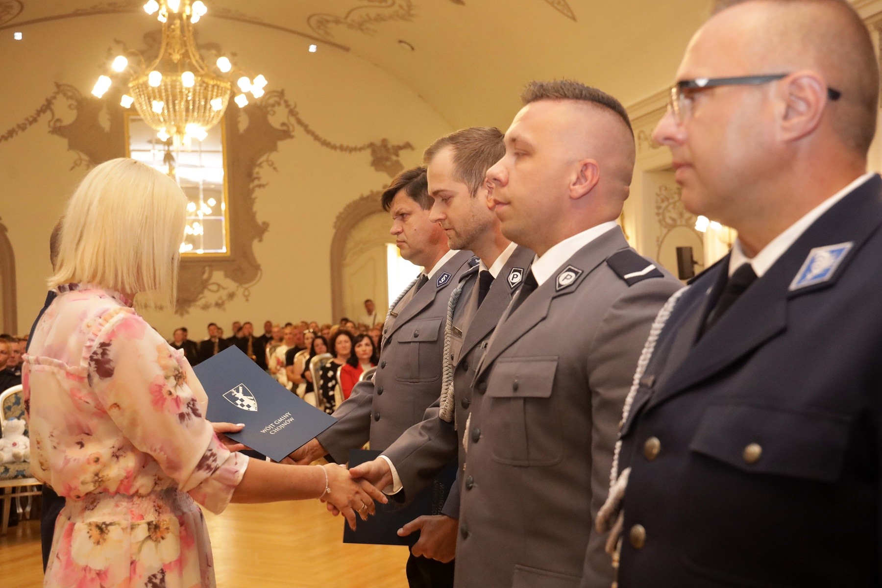 Awanse, odznaczenia i listy gratulacyjne dla policjantów
