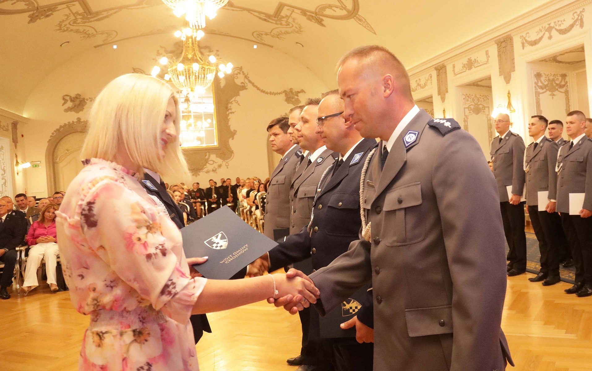 Awanse, odznaczenia i listy gratulacyjne dla policjantów