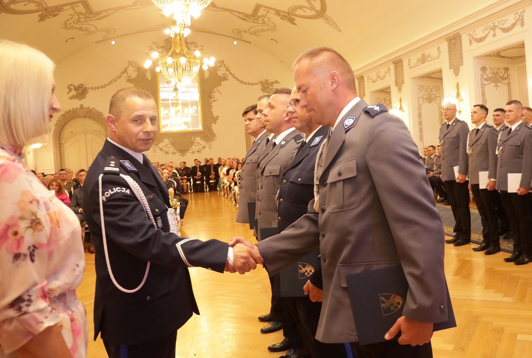 Awanse, odznaczenia i listy gratulacyjne dla policjantów