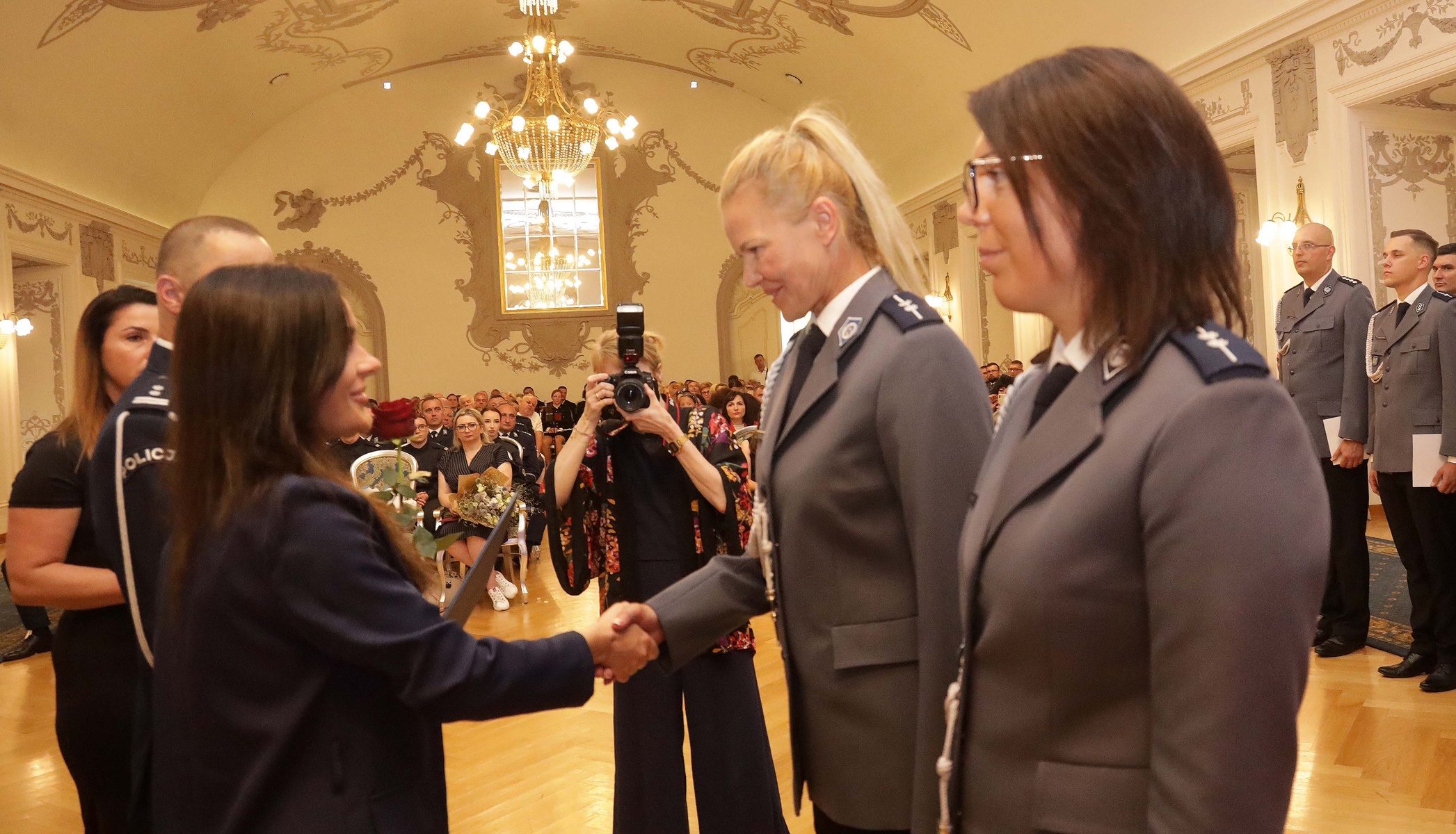 Awanse, odznaczenia i listy gratulacyjne dla policjantów