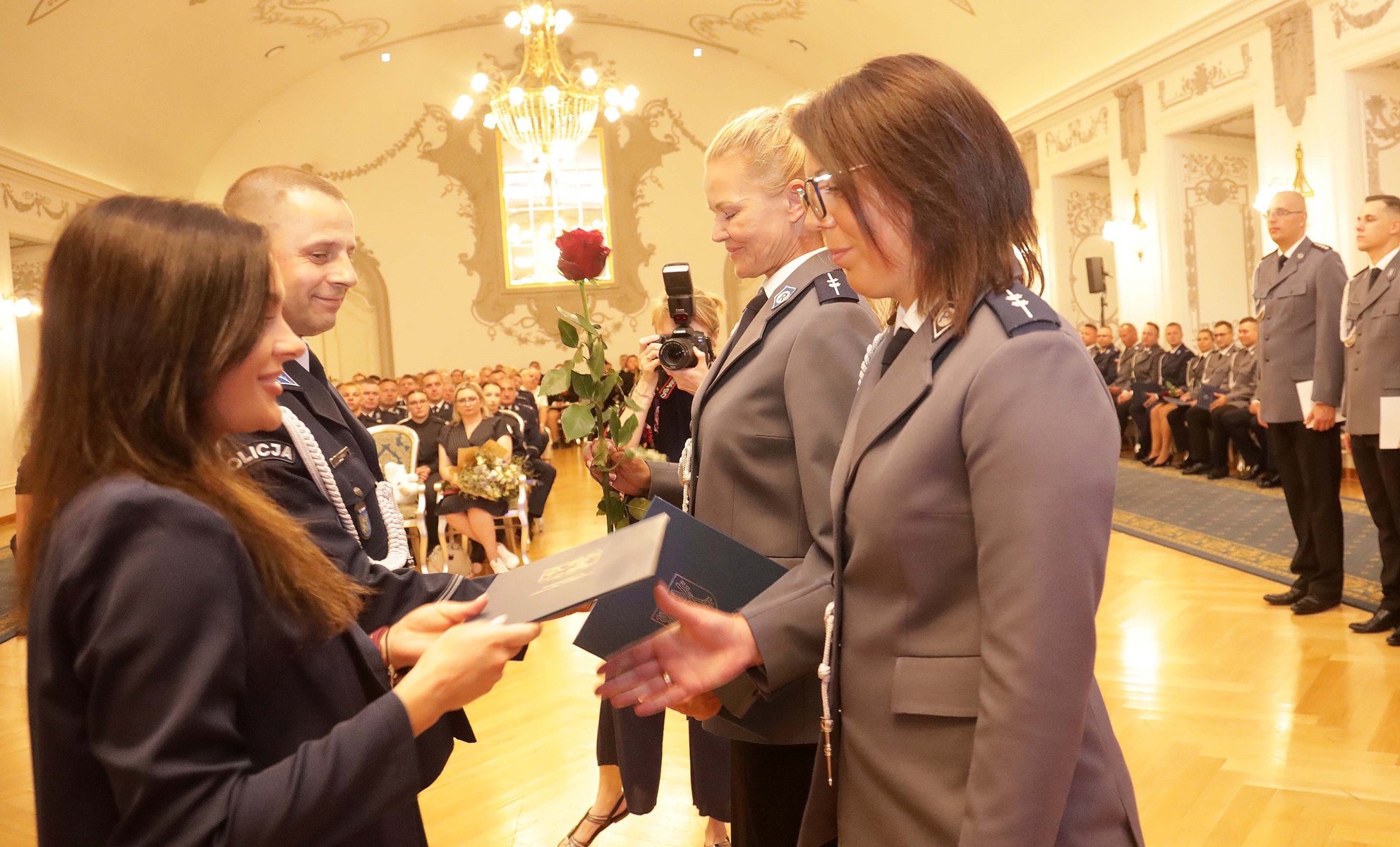 Awanse, odznaczenia i listy gratulacyjne dla policjantów