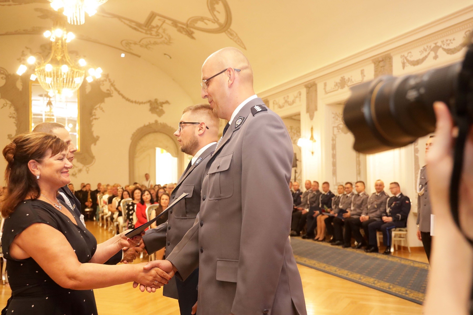Awanse, odznaczenia i listy gratulacyjne dla policjantów