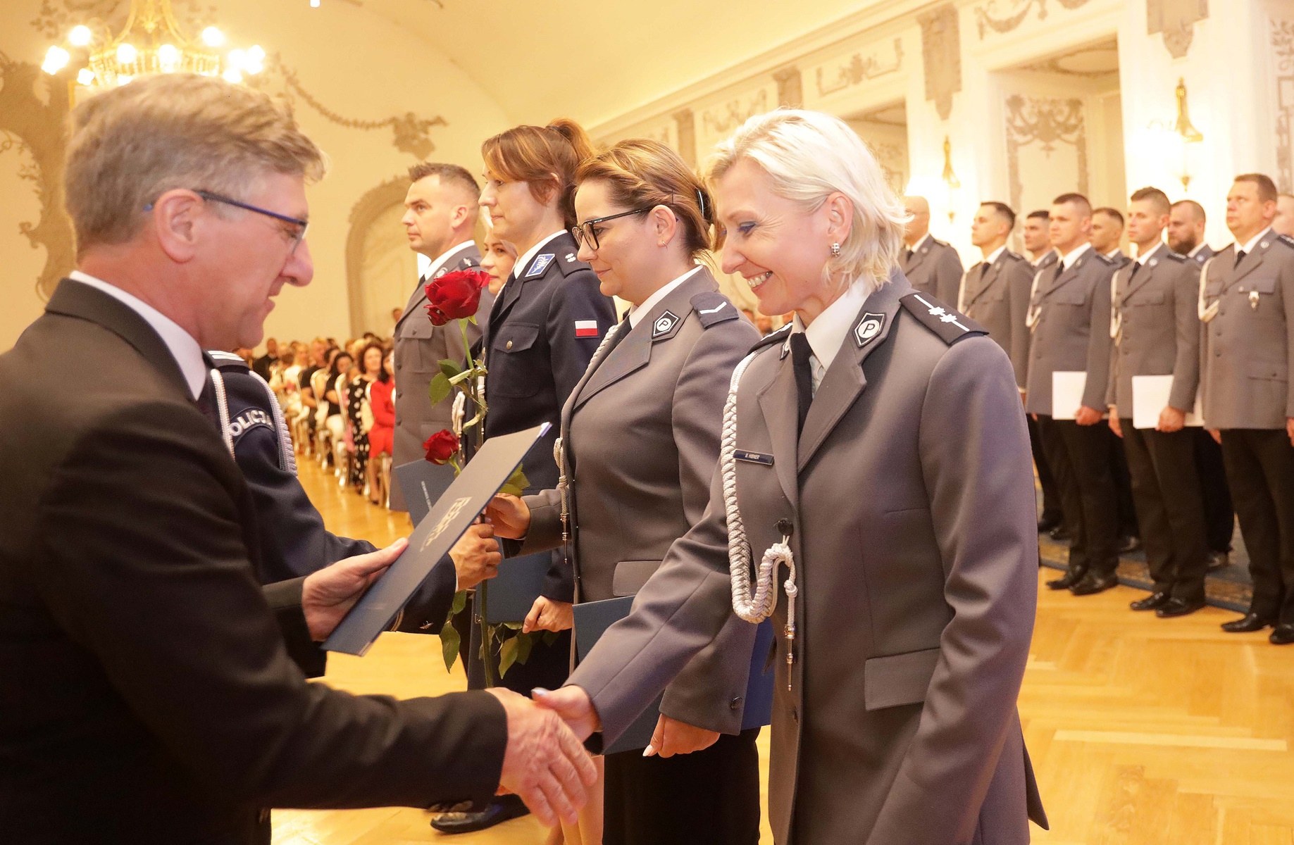 Awanse, odznaczenia i listy gratulacyjne dla policjantów