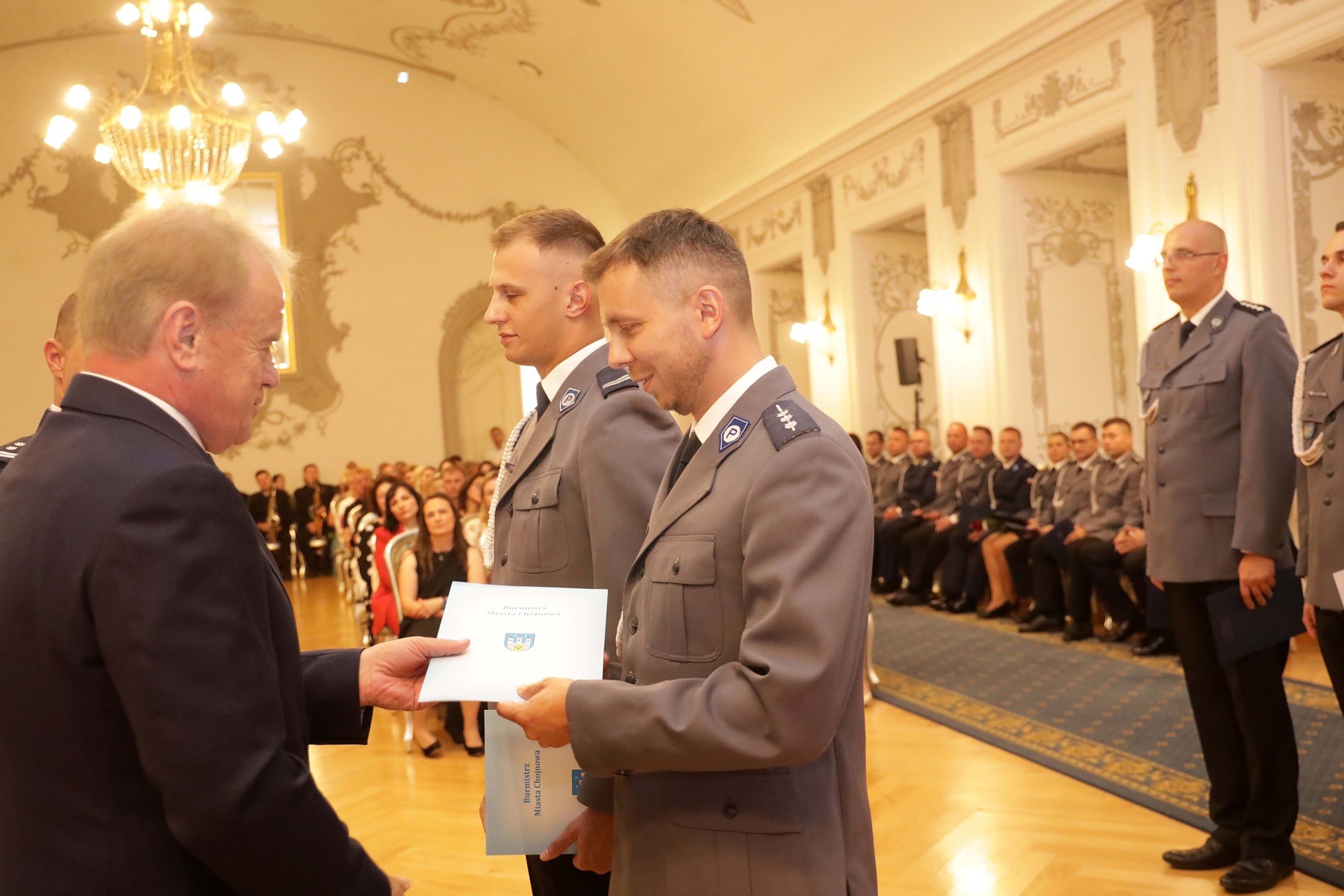 Awanse, odznaczenia i listy gratulacyjne dla policjantów