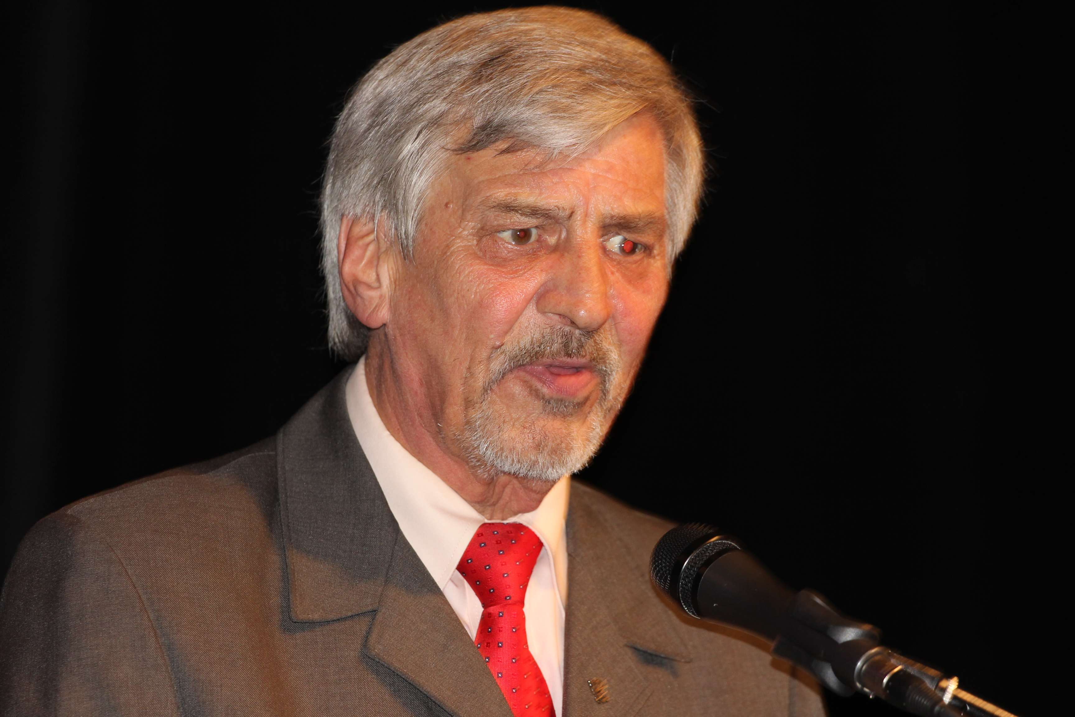 Kazimierz Hałaszyński i jego działalność w obiektywie Lca.pl