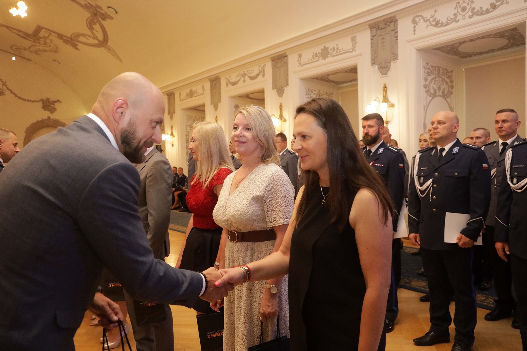 Awanse, odznaczenia i listy gratulacyjne dla policjantów