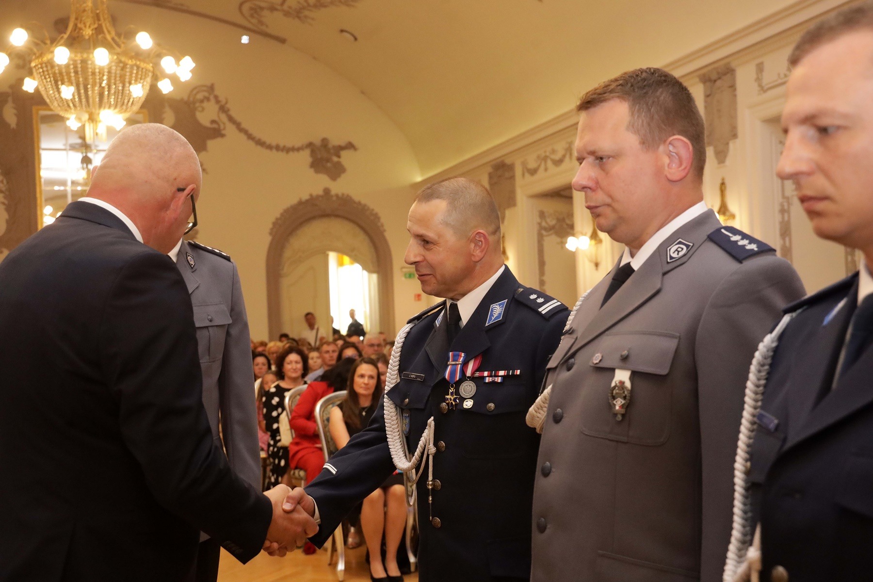 Awanse, odznaczenia i listy gratulacyjne dla policjantów