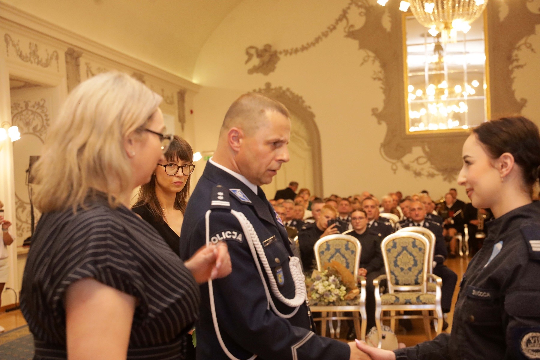 Awanse, odznaczenia i listy gratulacyjne dla policjantów