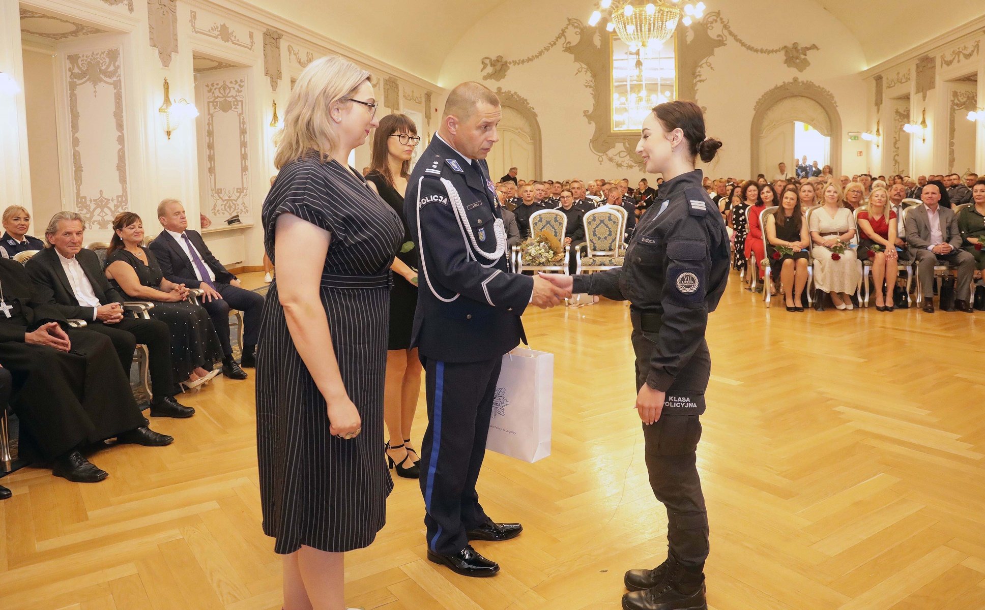 Awanse, odznaczenia i listy gratulacyjne dla policjantów