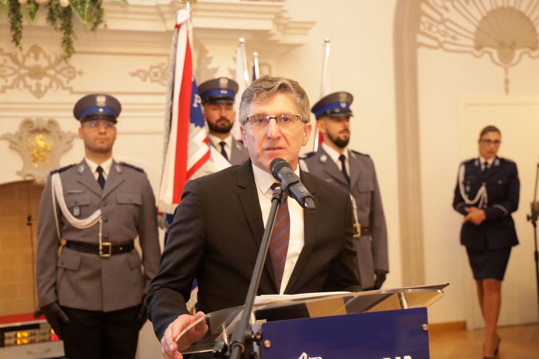 Awanse, odznaczenia i listy gratulacyjne dla policjantów