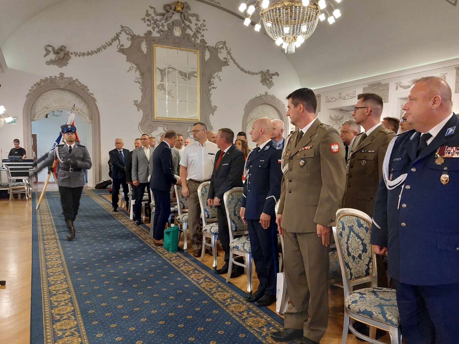 Awanse, odznaczenia i listy gratulacyjne dla policjantów