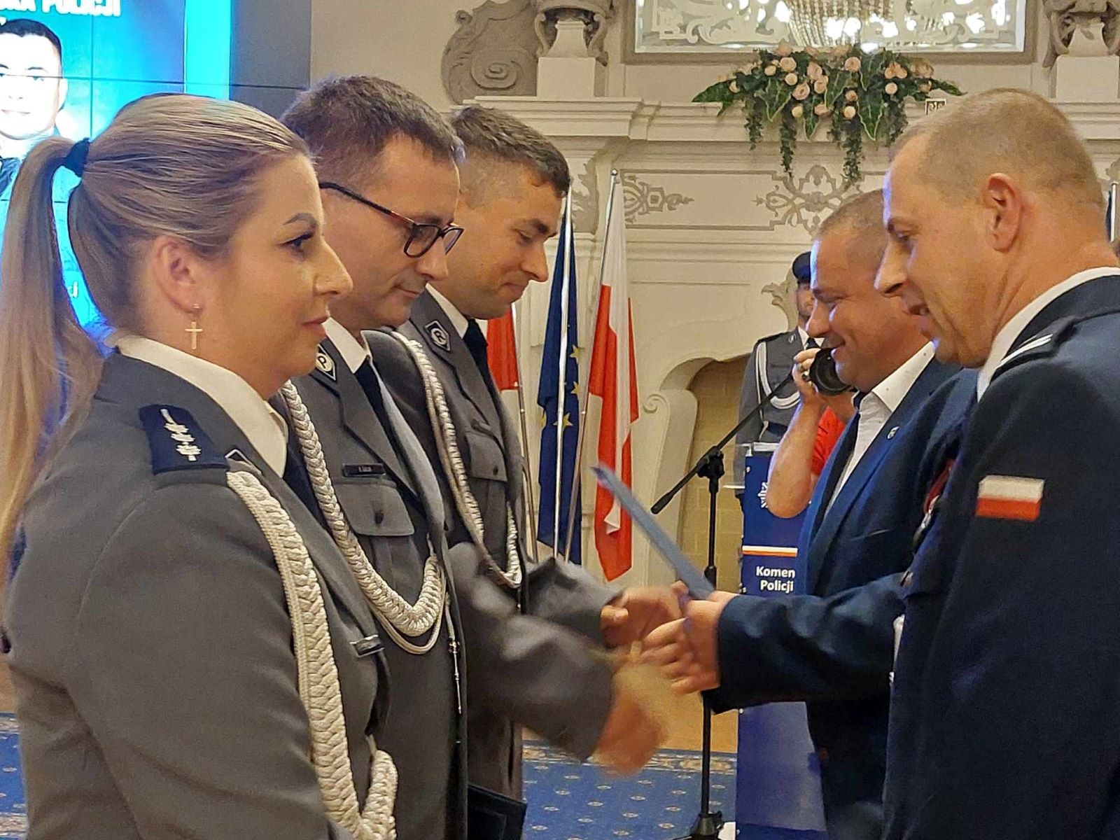 Awanse, odznaczenia i listy gratulacyjne dla policjantów