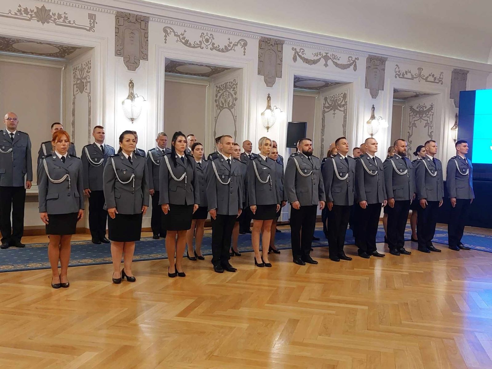 Awanse, odznaczenia i listy gratulacyjne dla policjantów