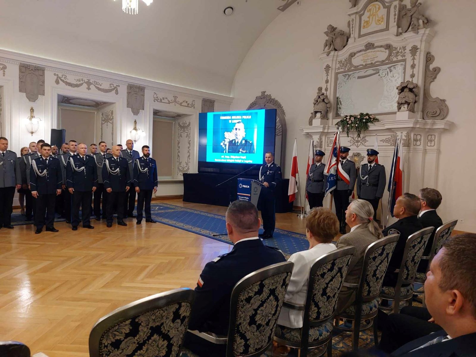 Awanse, odznaczenia i listy gratulacyjne dla policjantów
